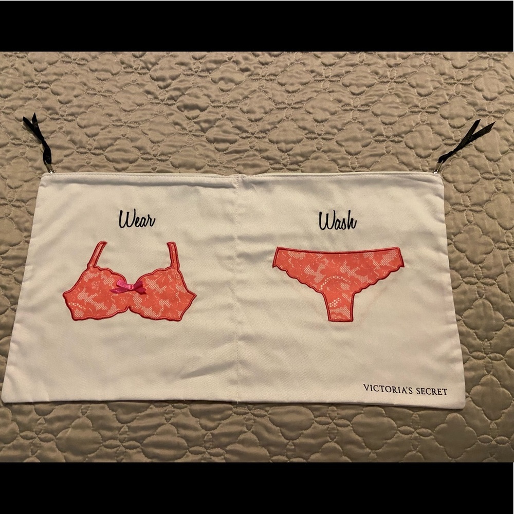NWOT Victoria’s Secret Wear and Wash Intimates Travel Bag